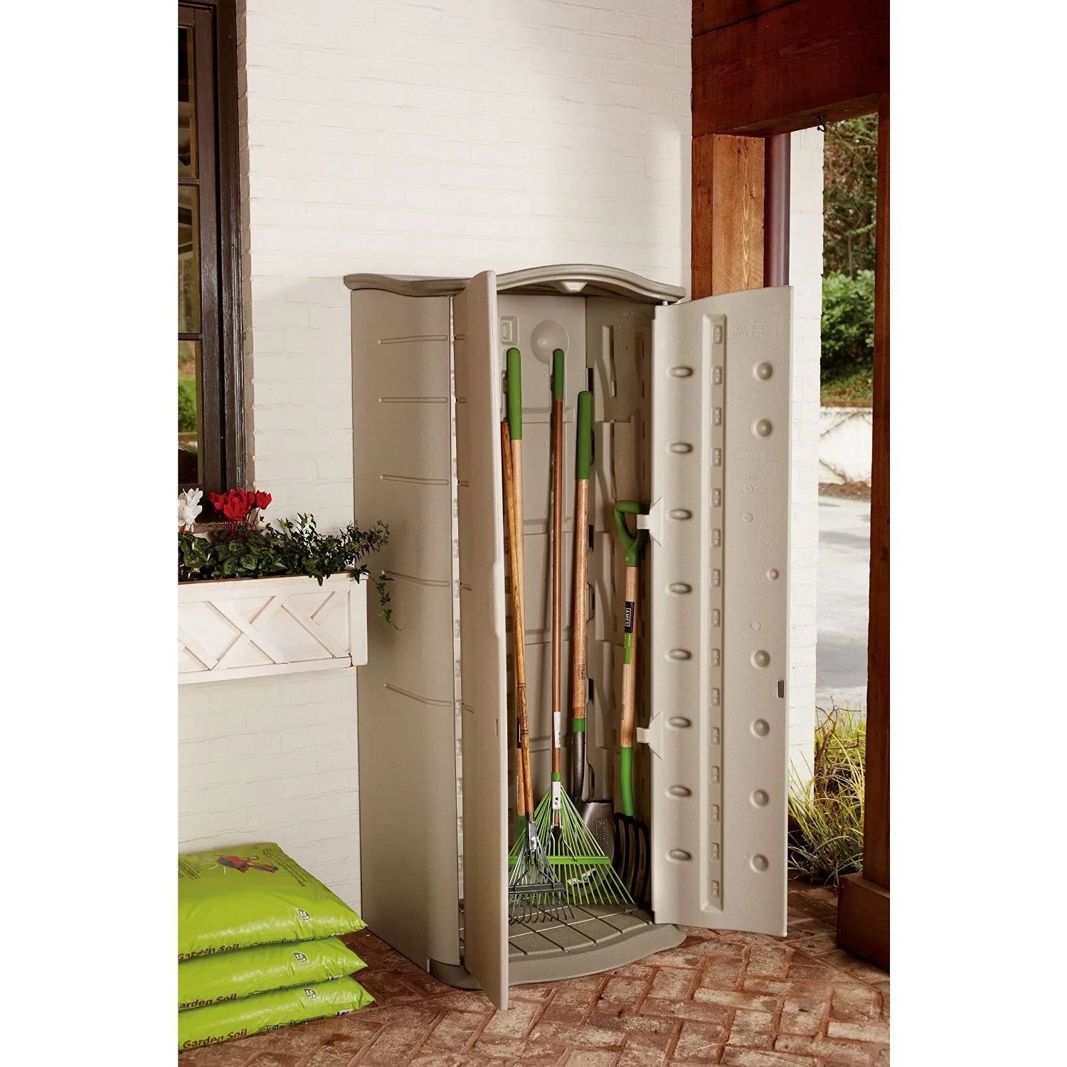 Rubbermaid Vertical Resin Outdoor Storage Shed – Weather-Resistant Plastic Garden Storage Cabinet 11